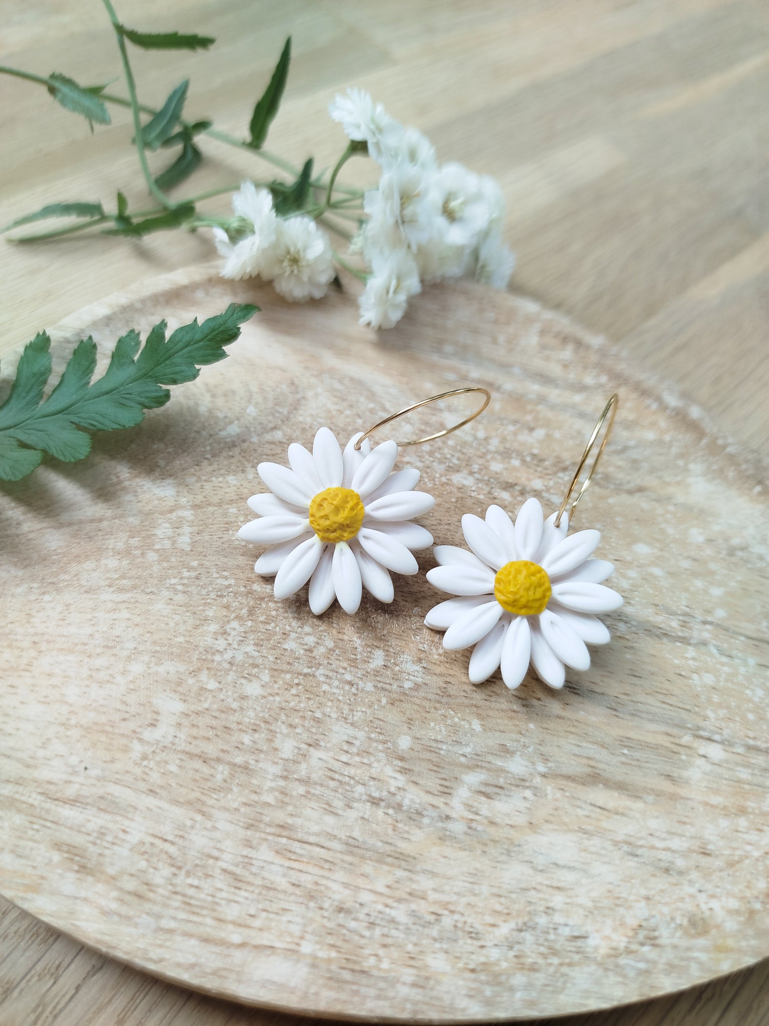 Les boucles d'oreilles fleuries