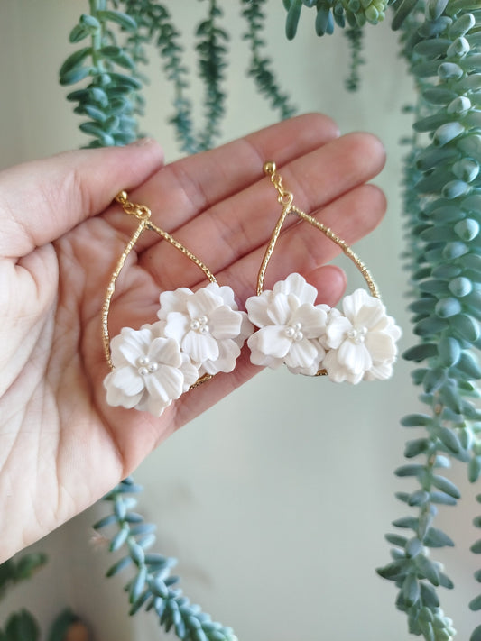 Boucles d'oreilles cérémonie blanches