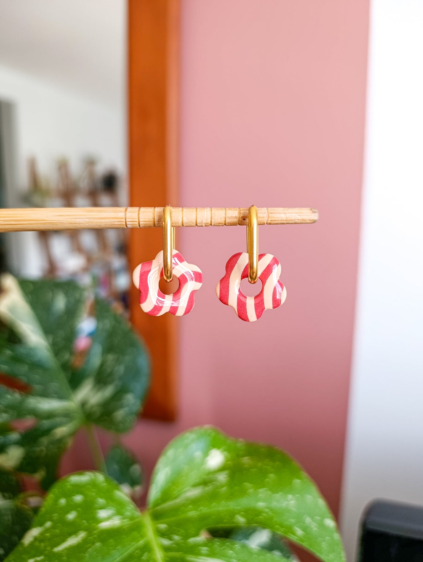 Pépettes exclusives août : les fleurs rayées rose et jaune